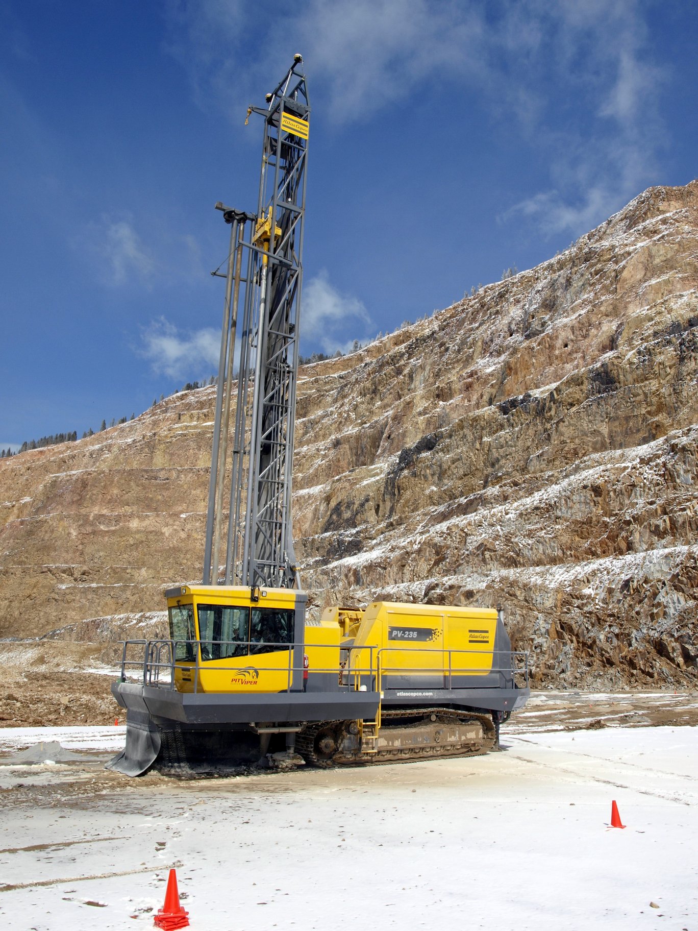 PV-235 drilling a blasthole