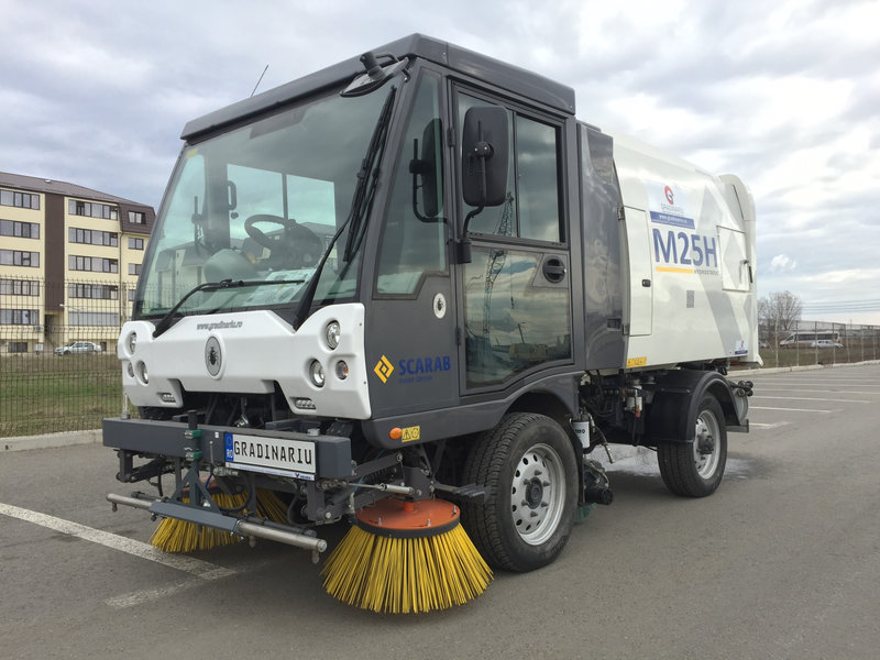 M25H – o măturătoare full size, într-un ambalaj compact