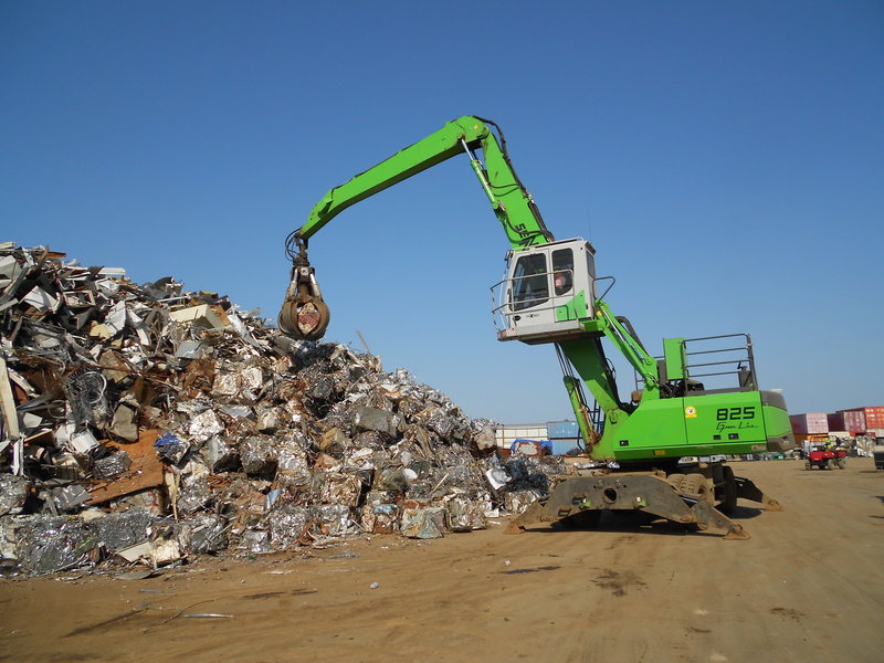 SENNEBOGEN E-825 impresionează din prima zi