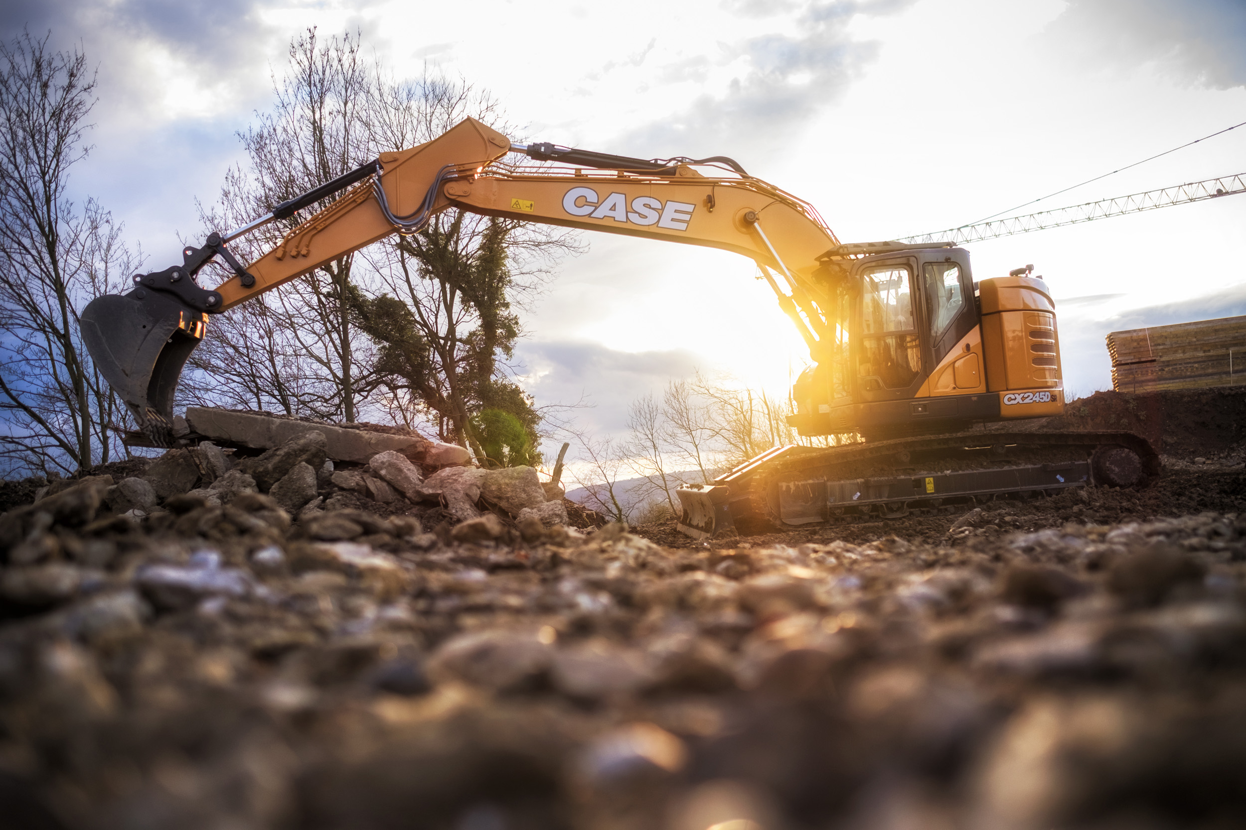 Noul excavator CX245D SR de la CASE