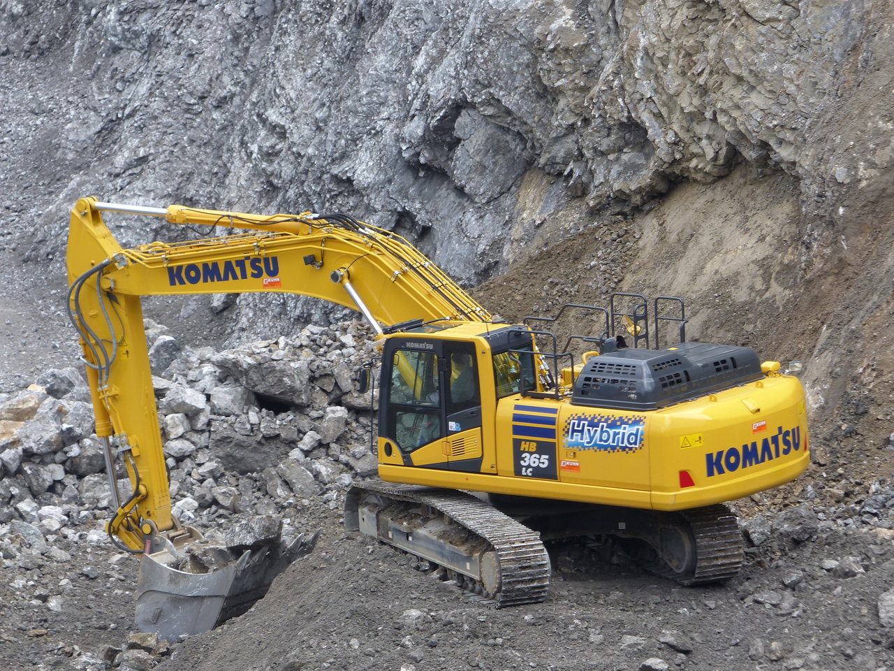 KOMATSU HB365LC-3, eficiența în dotarea standard
