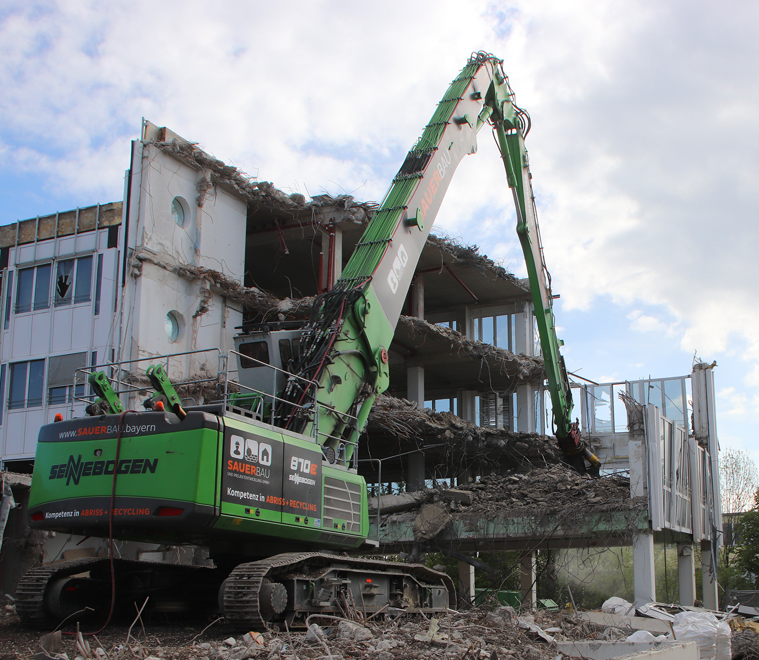 4 motive pentru care să utilizați un utilaj de demolare SENNEBOGEN 870 E