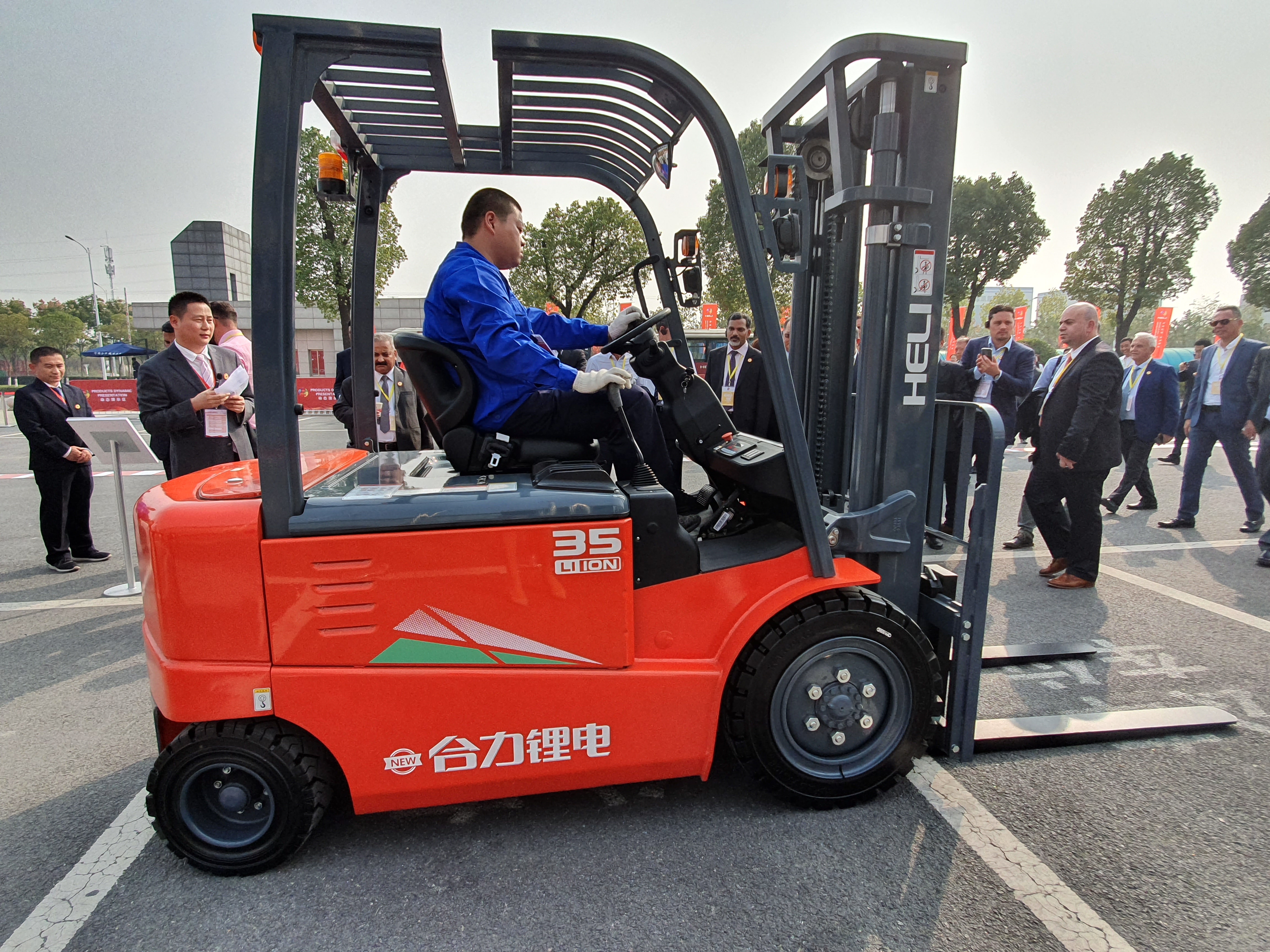 Noua generaţie HELI de echipamente performante şi inovatoare Li-Ion