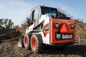 New-S450-M-series-Stage-V-loader_1_red