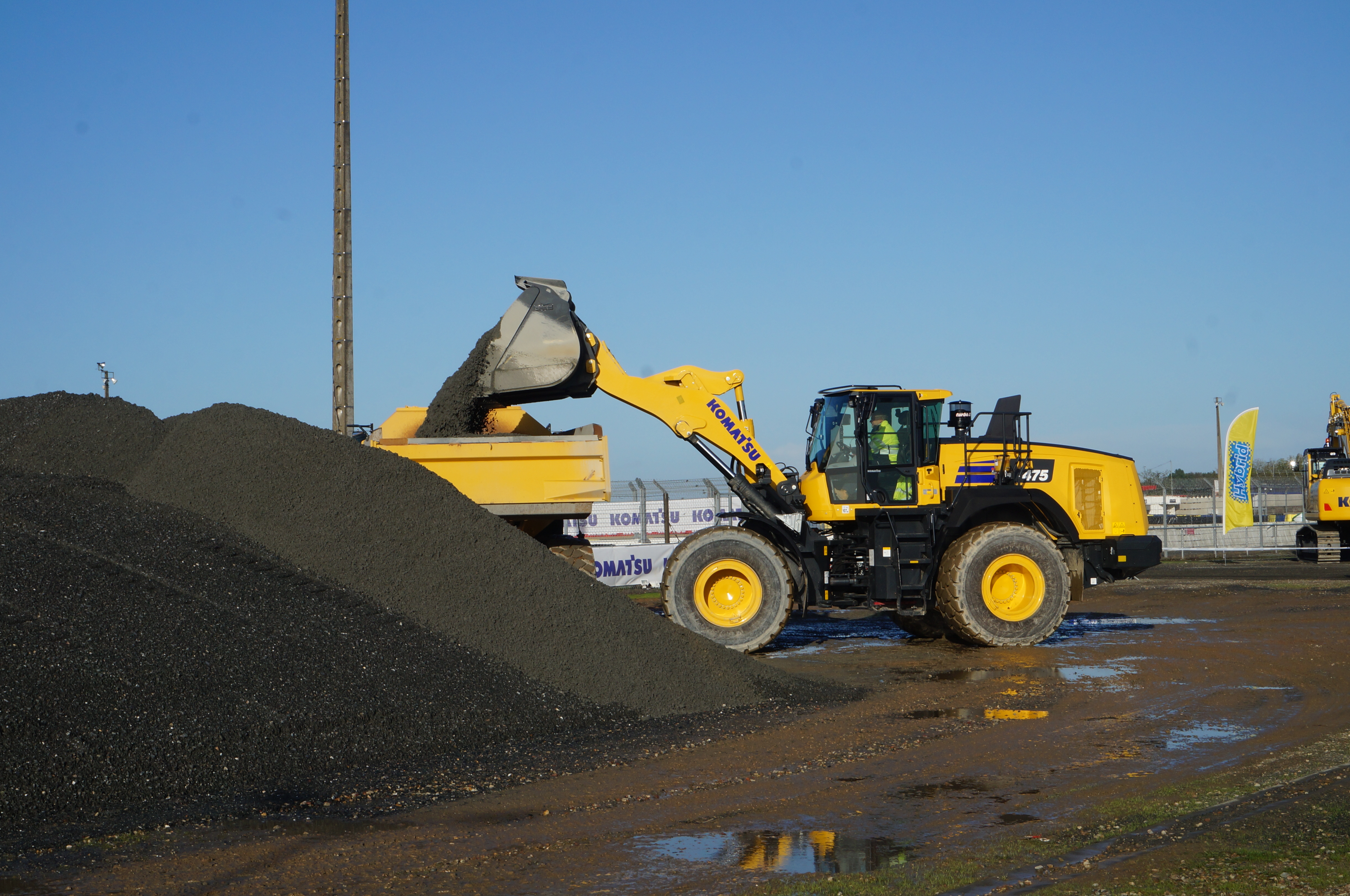 Komatsu WA 475-10 prezent pe circuitul de la Le Mans
