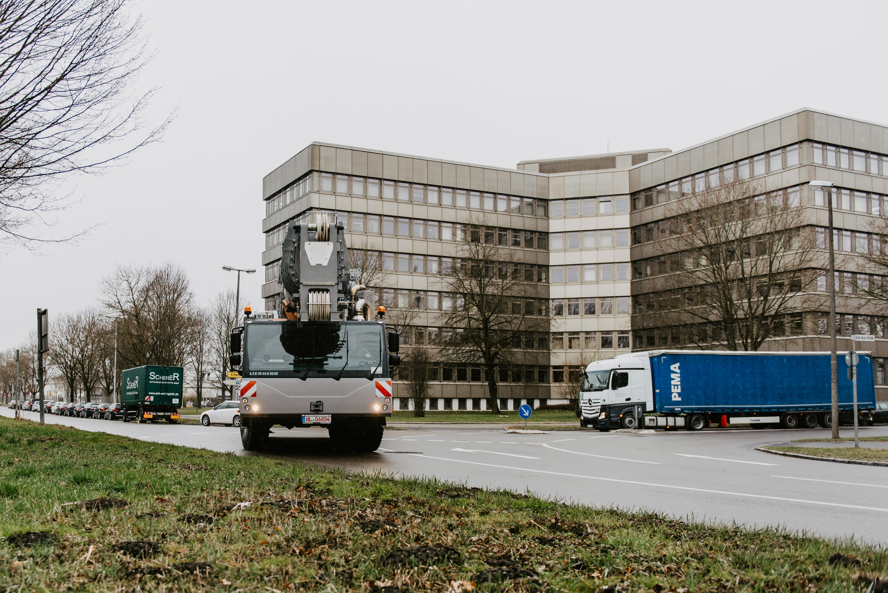 Macarale mobile Liebherr îndeplinesc cu strictețe standardul de emisii Euro VI c  la deplasarea pe drumurile publice