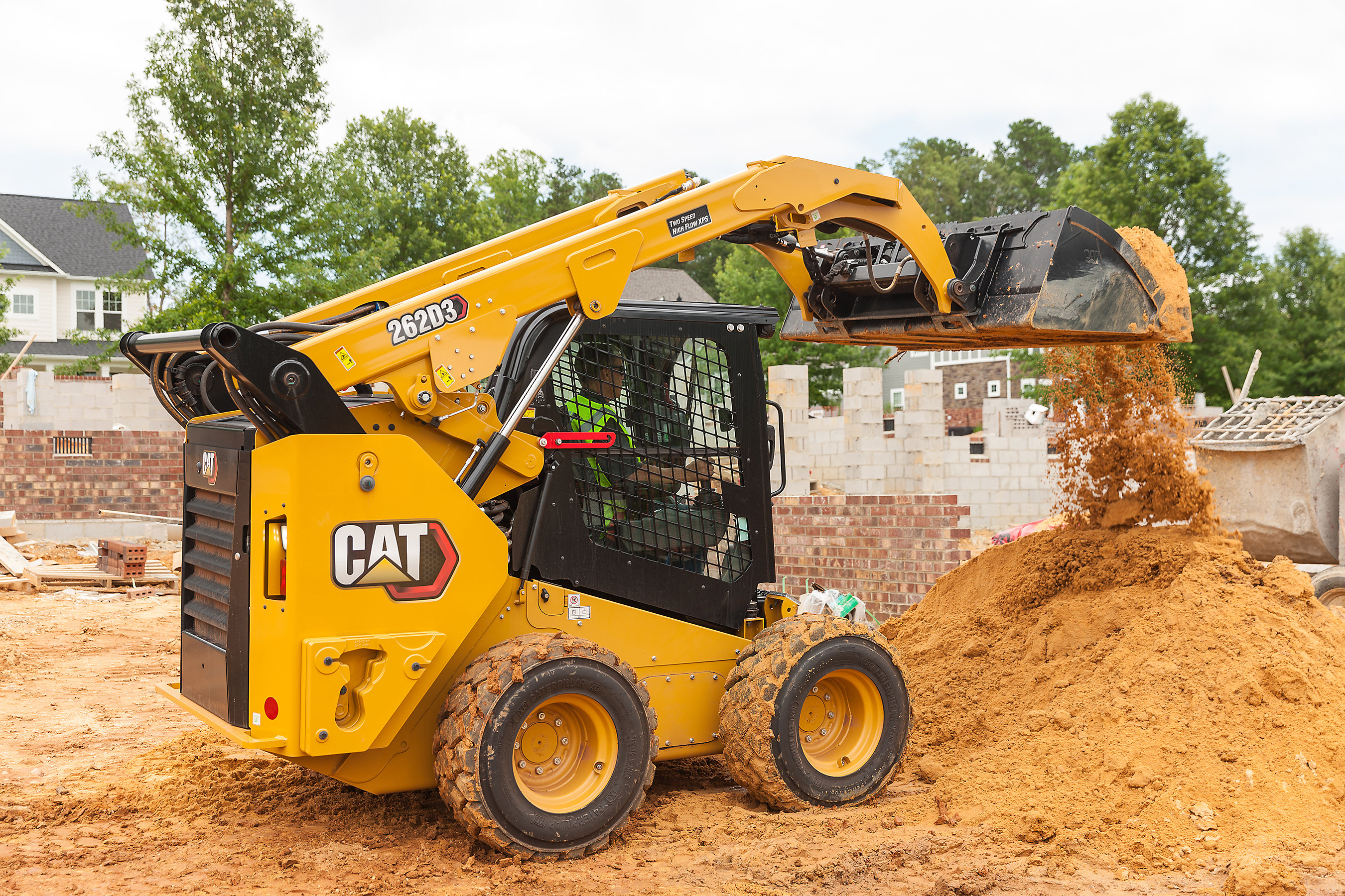 Caterpillar prezintă noile miniîncărcătoare Cat® pe roți și pe șenile din seria D3