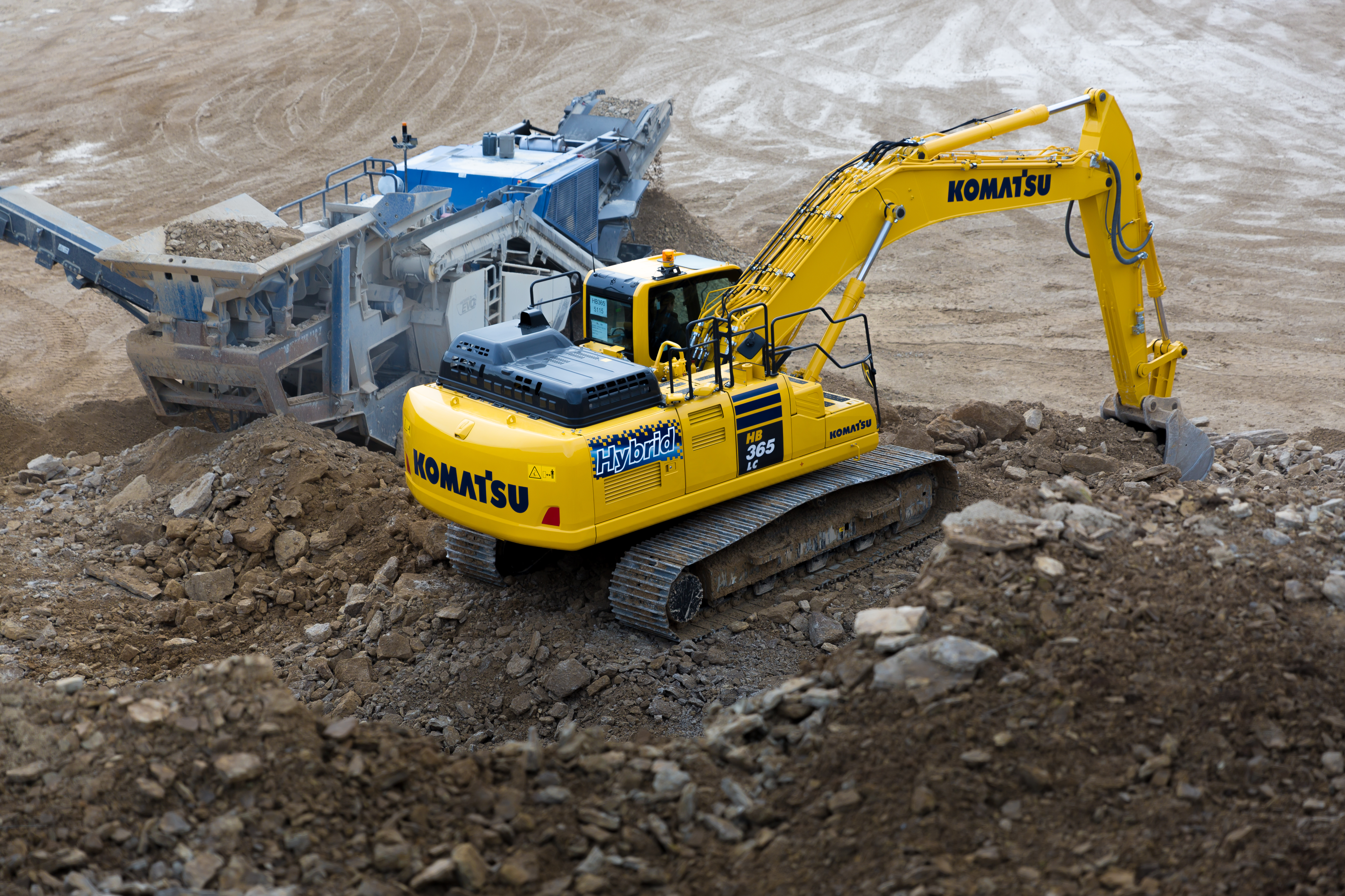 KOMATSU HB365LC-3 cucerește lumea construcțiilor