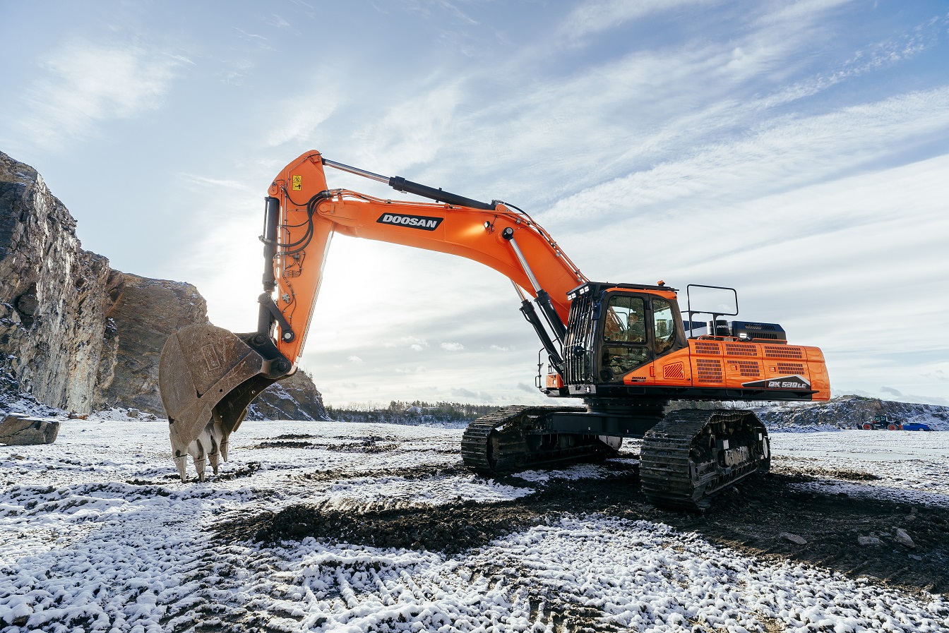 Noile excavatoare Doosan DX490LC-7 și DX530LC-7