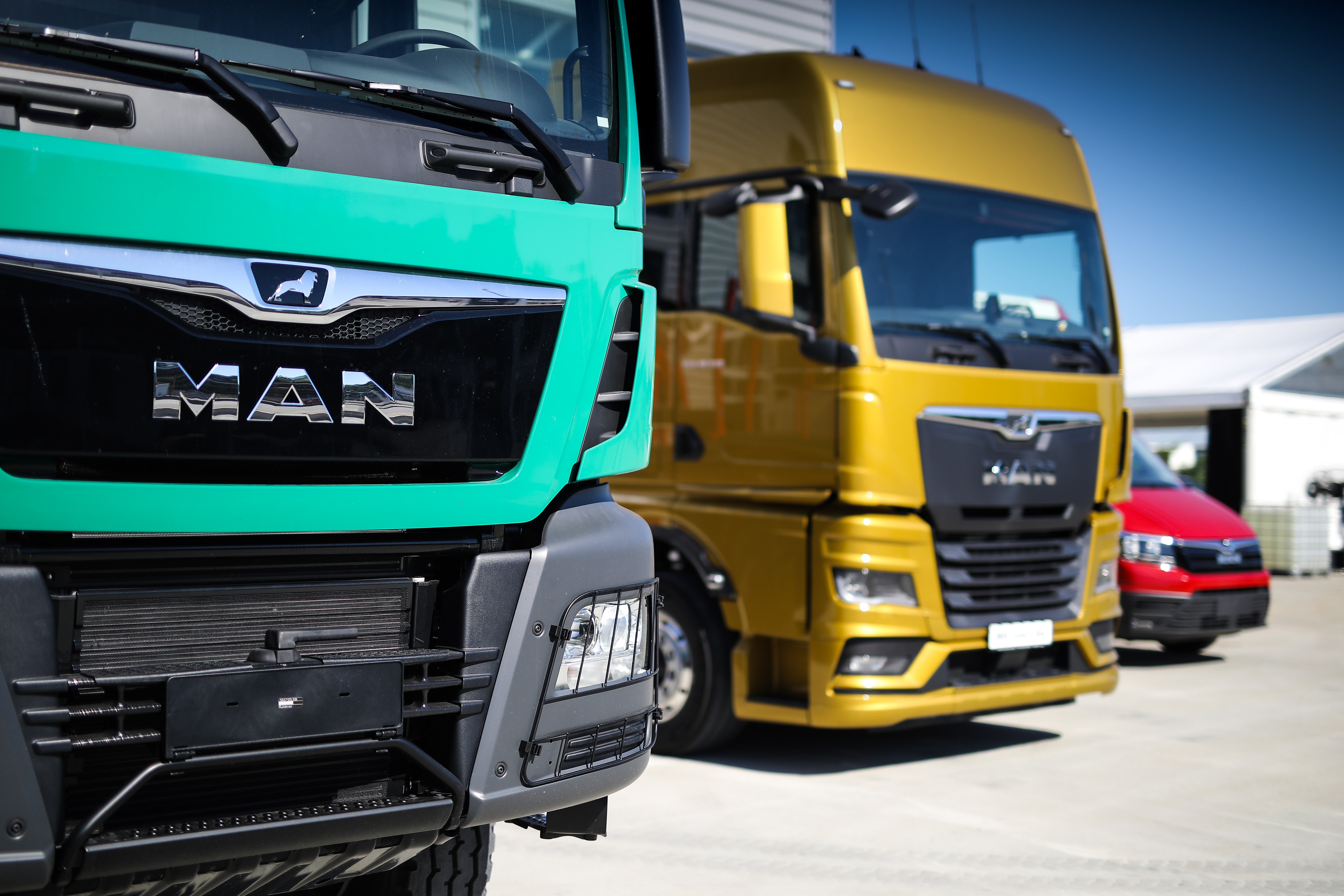 Noul autotractor MAN TGX și comerciala ușoară MAN TGE prezentate oficial în România
