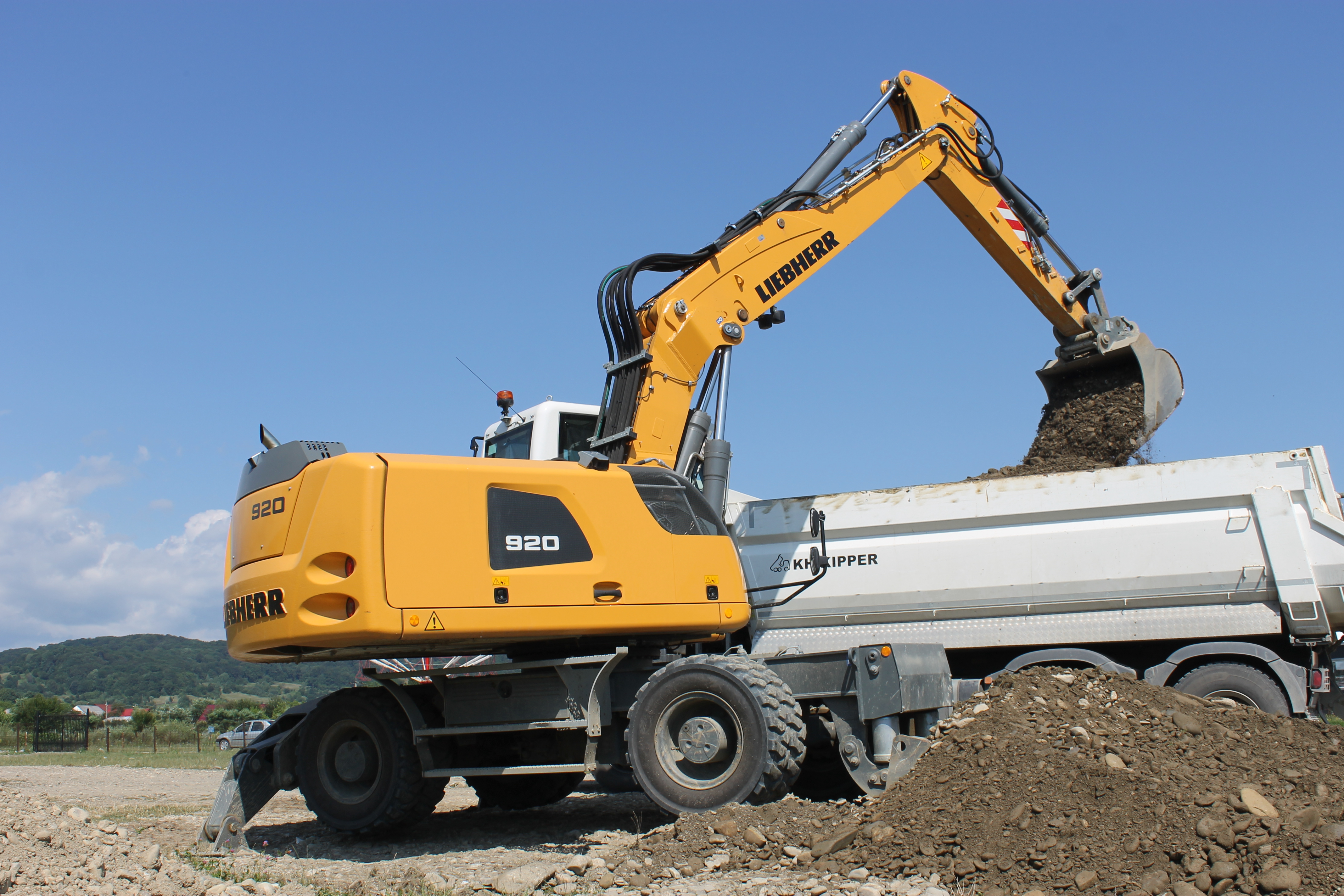 Rustrans şi Liebherr, parteneri în succes