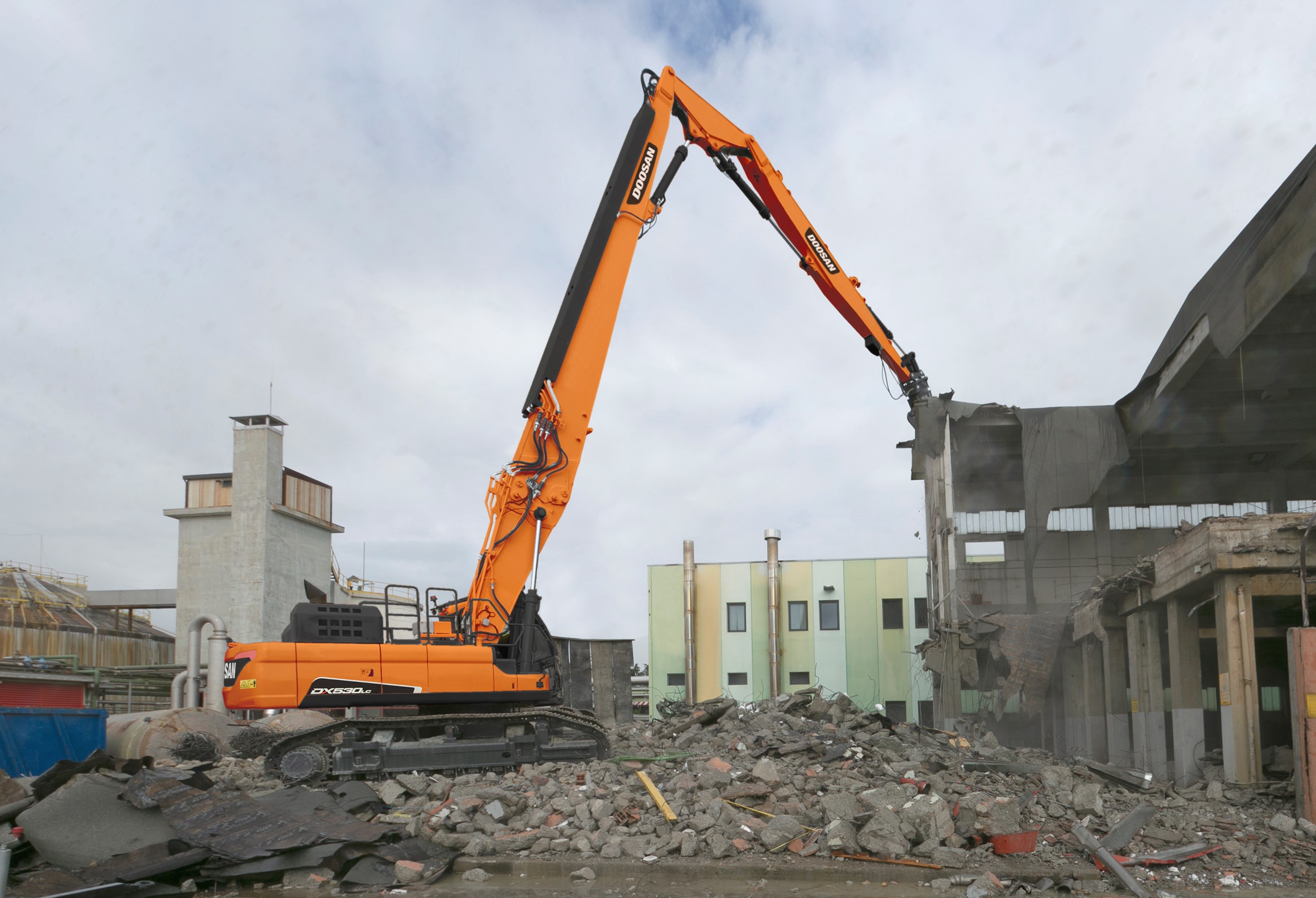 DOOSAN adaugă seria DX530M la gama destinată demolării