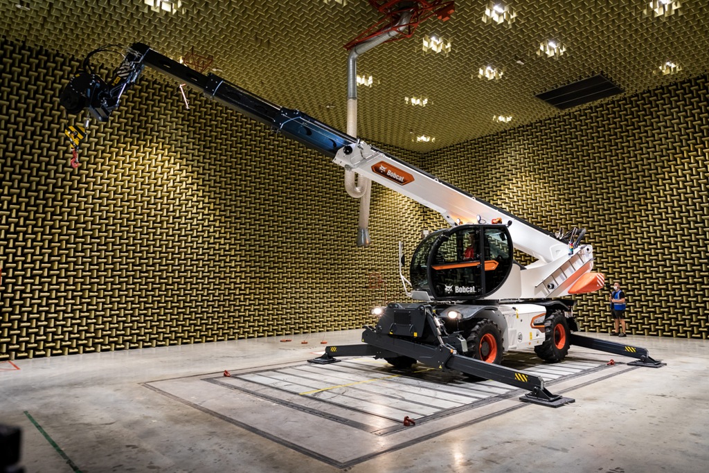 Noua generație de telehandlere rotativ de la Bobcat