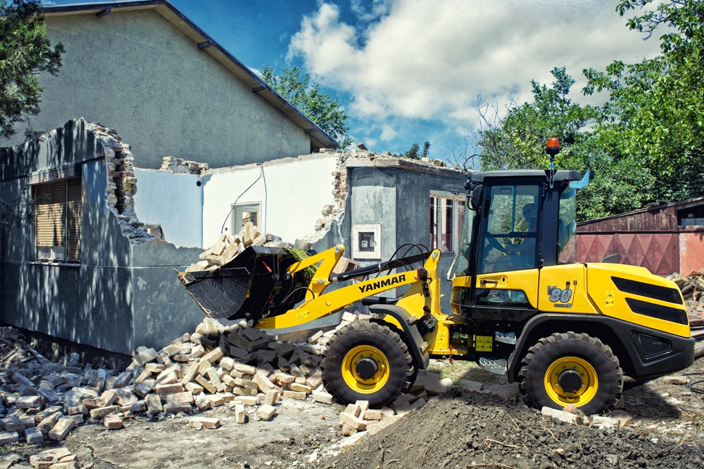 Încărcătorul compact Yanmar V80: mai puține emisii, mai multă putere