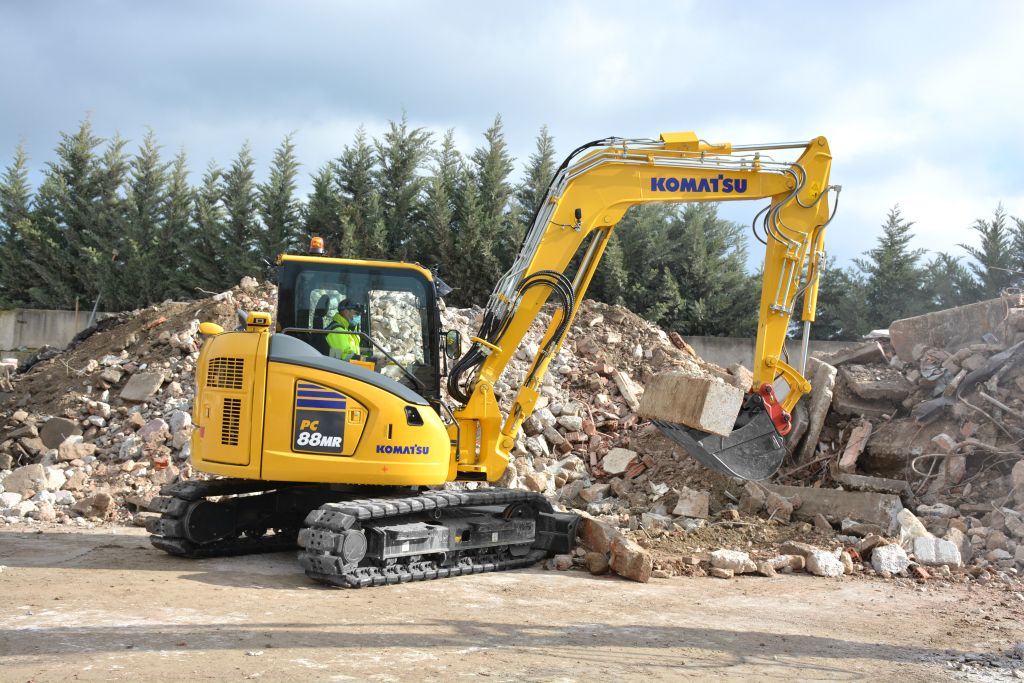 Komatsu prezintă noul excavator PC88MR-11