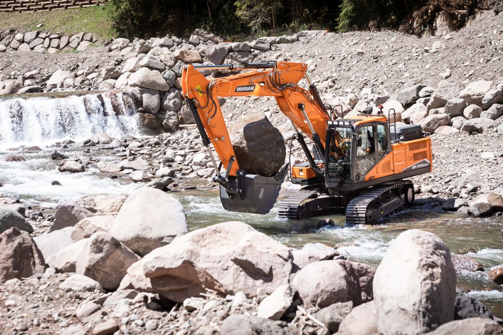 Doosan prezintă noi excavatoare pe șenile din seria de 20 tone