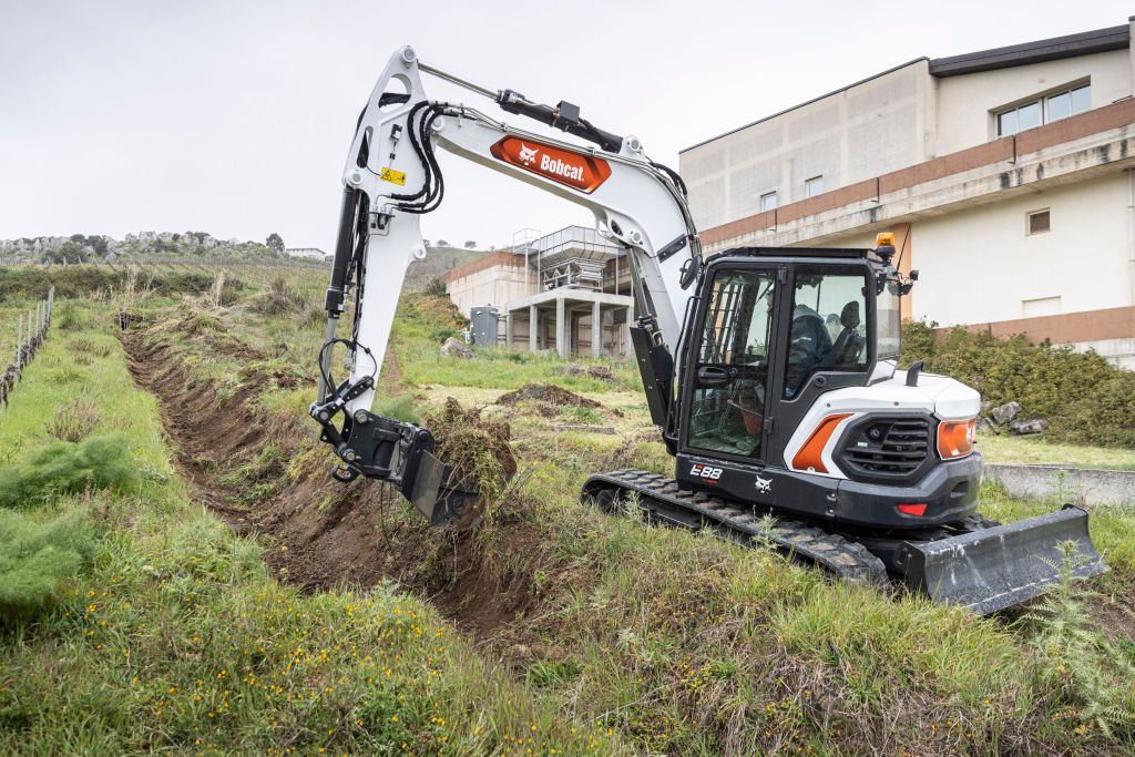 Bobcat E88 R2-series Excavator (16)